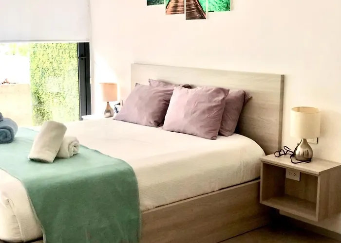 Apartment Beautiful Equipped In Great Location! *